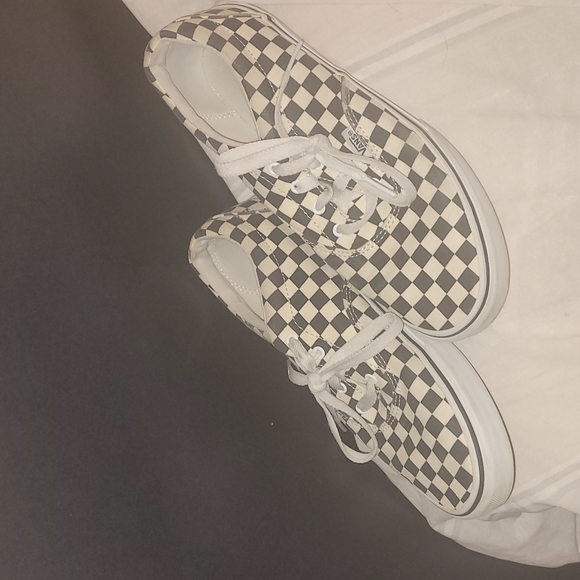 Youth Vans - Picture 1 of 6